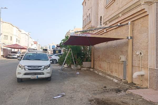 مظلات وسواتر مكة المكرمة توفر مظلة سيارة جدارية على شكل شمسية مصنوعة من القماش